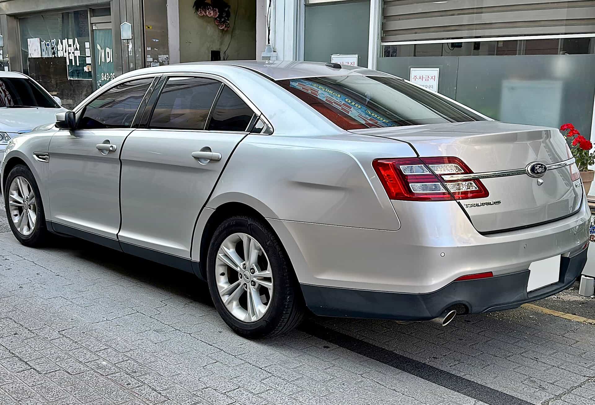 اجاره Ford Taurus 2019 در دبی - تصویر اول