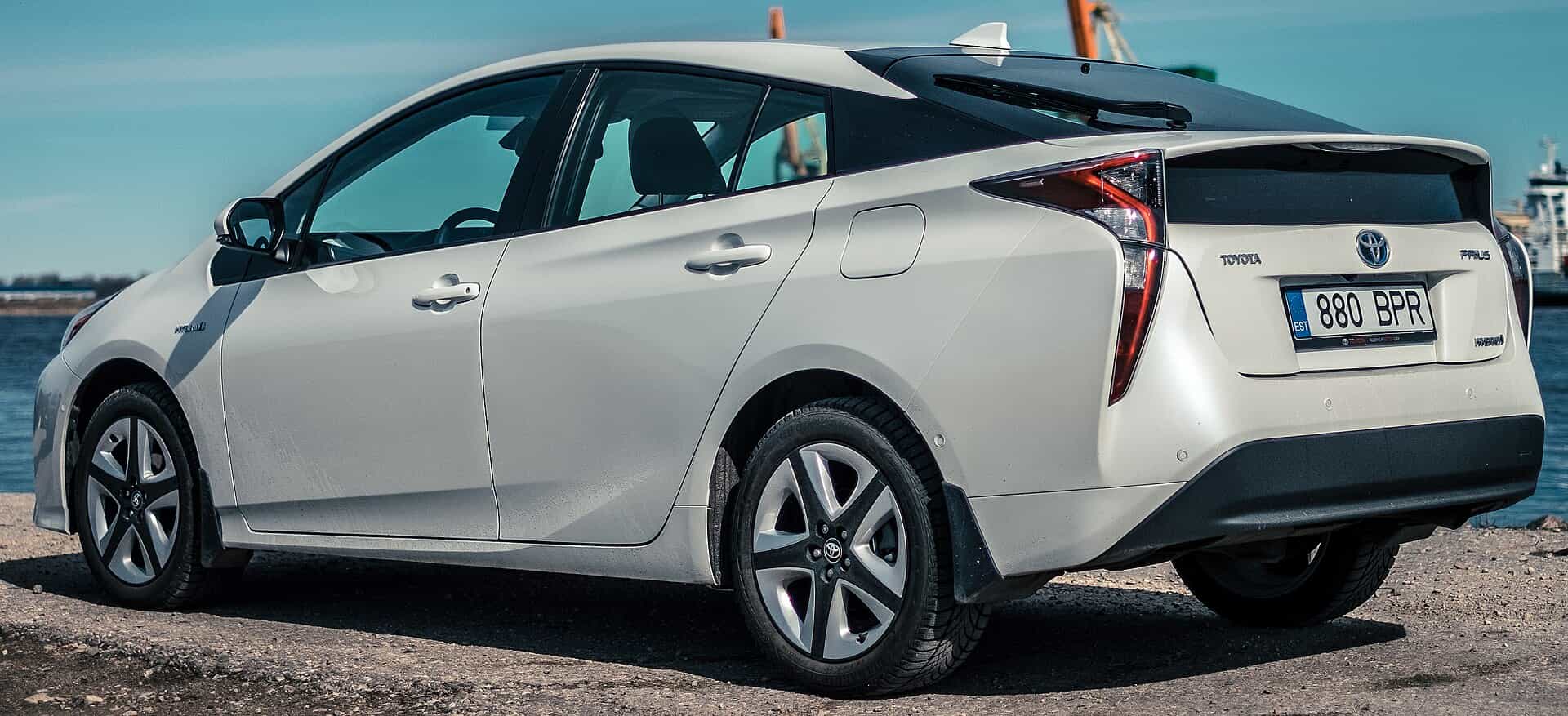 اجاره Toyota Prius 2018 در دبی - تصویر اول